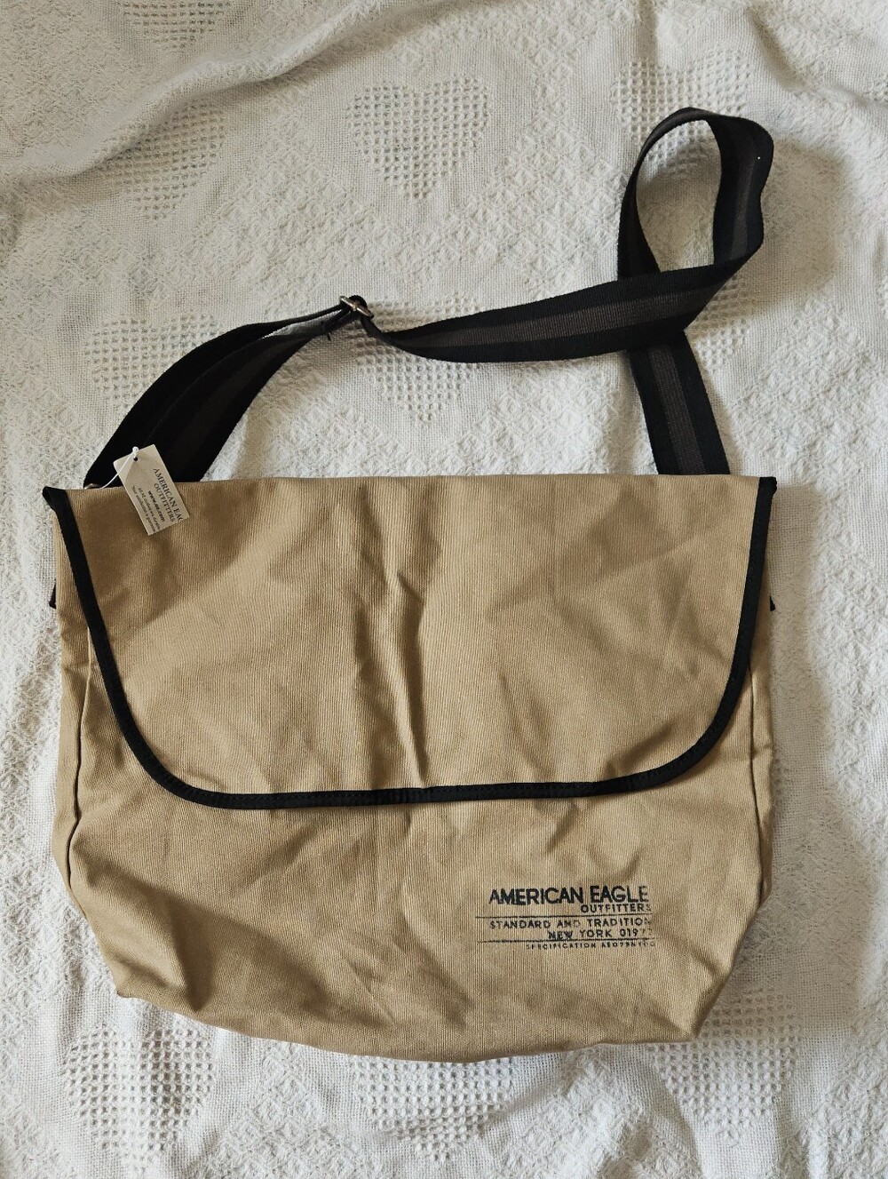 NWT AMERICAN EAGLE TAN CANVAS MESSENGER BAG SCHOOL SUPPLIES BACKPACK